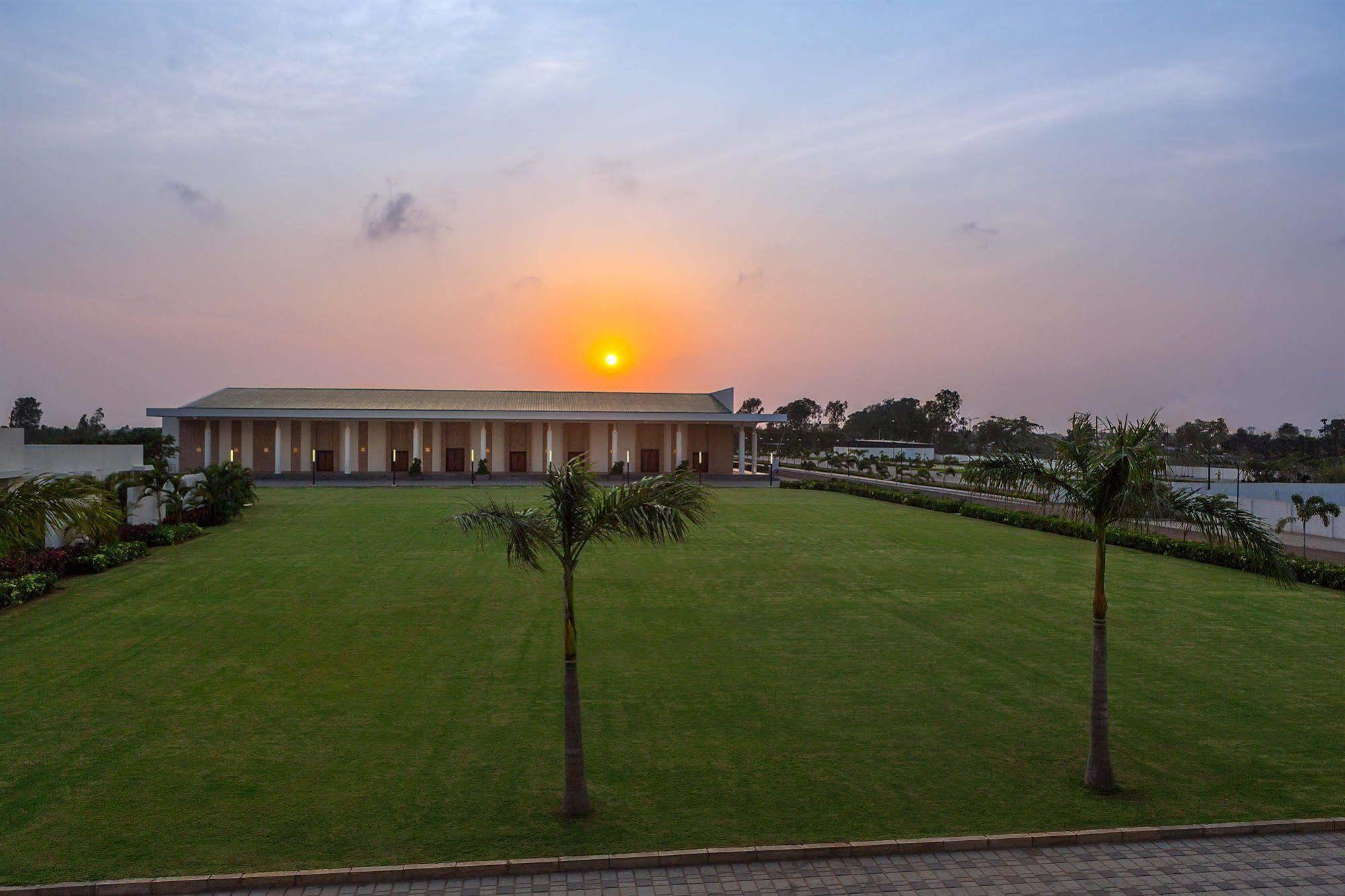 Confluence Banquets And Resort Mahabalipuram Exterior foto